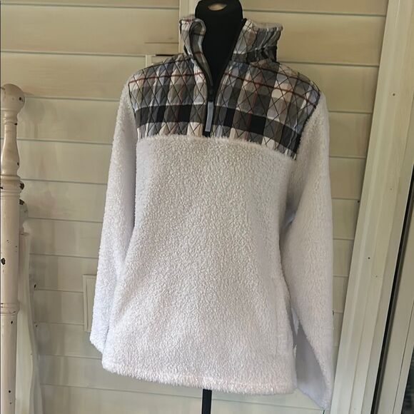 Vera Bradley Tops - Vera Bradley XL Cozy White Pullover with Argyle Detail   E